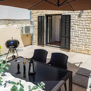 Monte & Paradiso Apartment Pula